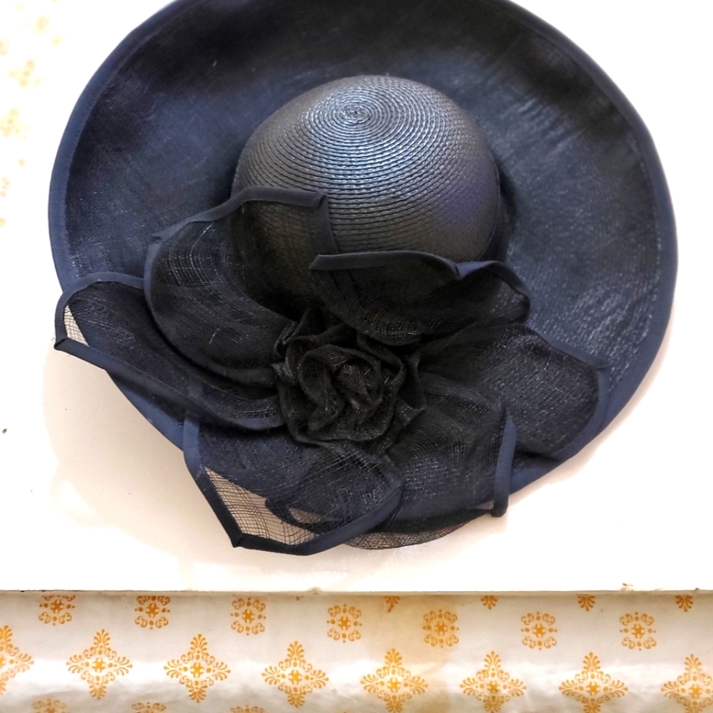 Navy women large brim hat